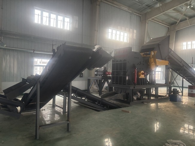 甘肅110型破碎機(jī)結(jié)束安裝工作